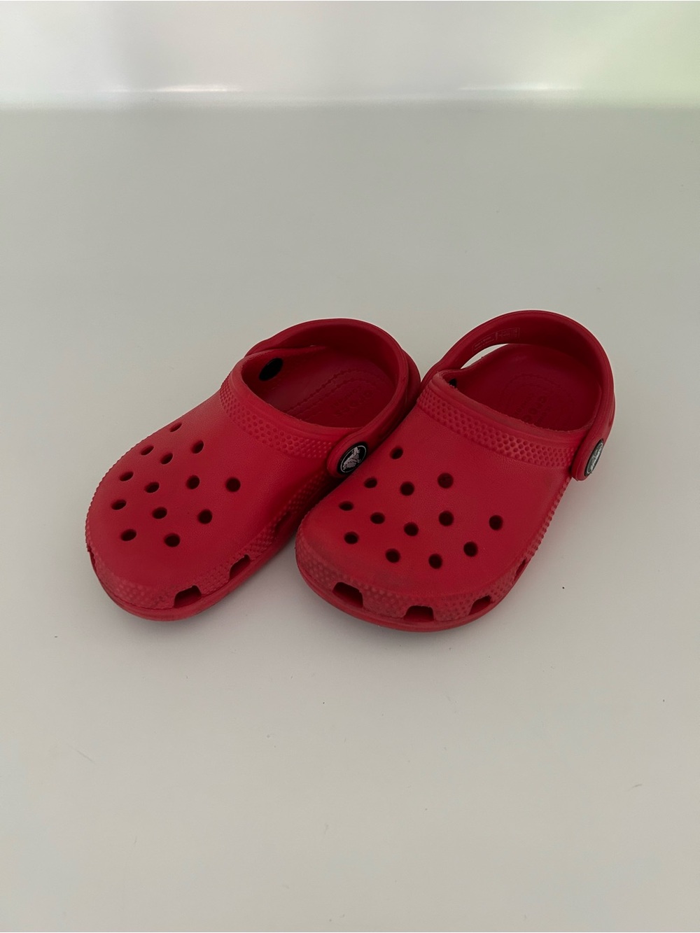 CROCS Kids Classic Red Water Clogs/Sandals/Shoes - Size 8